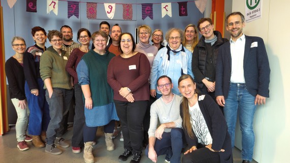 Auftakt Modellprogramm Gruppenfoto.jpg